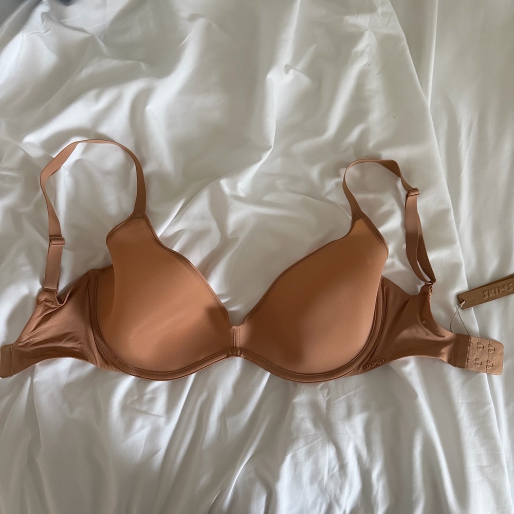 Skims Weightless Scoop Bra 32DDDD (G)